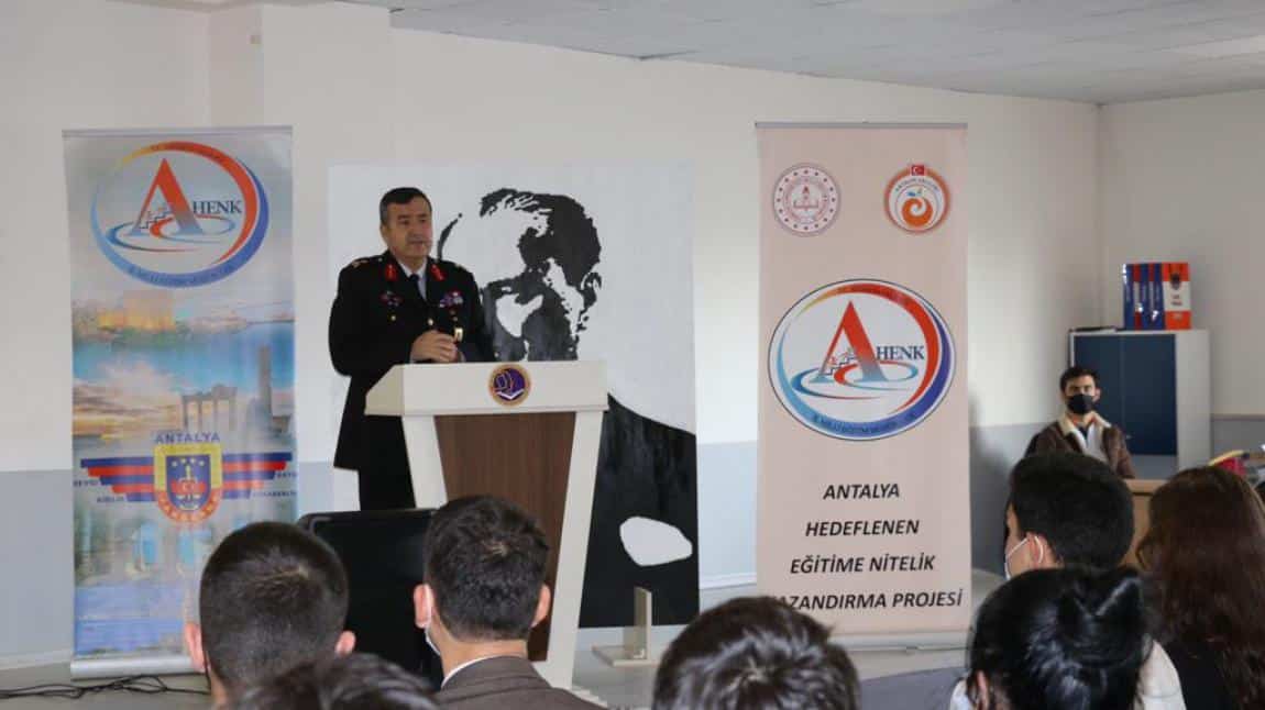 AHENK Projesi Kapsamında İl Jandarma Komutanımız Sayın Yavuz ÖZFİDAN Okulumuzu Ziyaret Etti